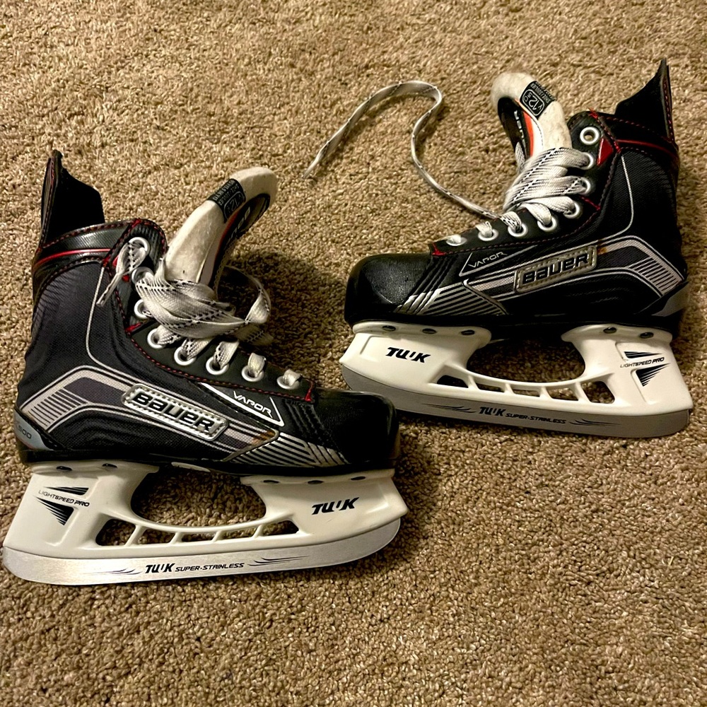 Youth 13.5 Bauer x500 Vapor hockey skates